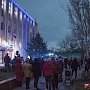 В районе Войкова также зажгли огни на новогодней красавице