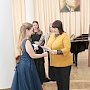 Студенты Симферопольского музыкального училища получили свидетельства о присуждении премии им. Алемдара Караманова
