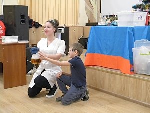Алексей Черняк поздравил школьников и воспитанников детских садов с наступающим Новым годом