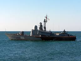 Тренировку по оказанию помощи аварийному кораблю провели на Черноморском флоте