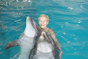 Аксёнов исполнил желание крымчанки поплавать с дельфинами