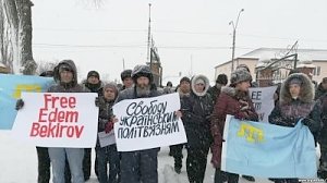 Десяток меджлисовцев померз с плакатами на границе с российским Крымом