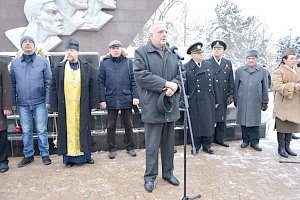 В память об участниках Евпаторийского морского десанта состоялся митинг и церемония возложения цветов