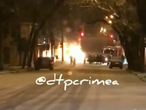 В центре Симферополя сгорел автомобиль