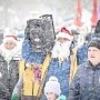 Крымские «моржи» устроили рождественский заплыв