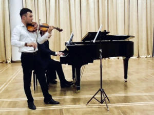 В Симферопольском музыкальном училище прошли новогодние концертные программы