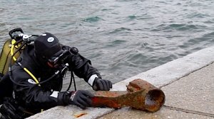 Водолазы МЧС России провели проверки морского дна в установленных местах для купания в День Крещения