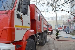 На пожаре в многоэтажке пострадало два человека