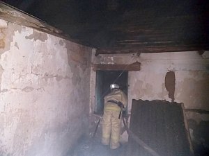Крымские пожарные за сутки ликвидировали два пожара в Сакском и Бахчисарайском районах