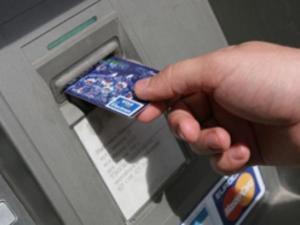 Пенсионерка из Симферополя украла из банкомата 40 тысяч рублей