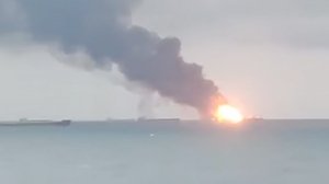 Пропавшие с горящих газовозов в чёрном море 10 моряков признаны погибшими