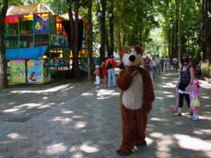 В Детском парке Симферополя пройдёт развлекательная программа «В Веселяндию с Машей»