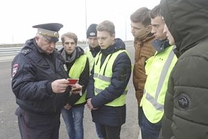 В Керчи полицейские продолжили эстафету акции «Студенческий десант»
