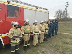 Крымские спасатели ликвидировали условный пожар на объекте образования