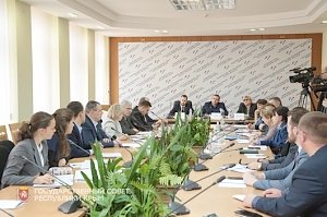 Профильный Комитет обсудил организацию питания в детских садах и школах Крыма