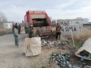 Активисты собрали и вывезли КамАЗ мусора с Южной косы в Сакском районе