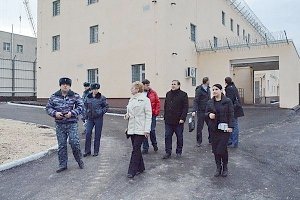 Омбудсмен и общественники проверили условия содержания заключённых в колонии №1