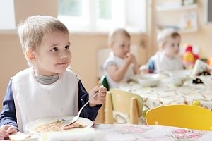 Как будут кормить маленьких крымчан в детсадах?