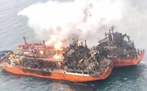 Владелец горящих в чёрном море танкеров на связь не выходит