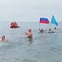 Крымские спасатели обеспечили безопасность любителей зимнего плавания в Феодосии