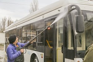 Почему по Симферополю ездят грязные троллейбусы?
