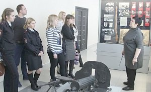 Полицейские посетили новую экспозицию о войне в Афганистане в Народном музее Севастопольской милиции (полиции) имени М.С. Казакевича