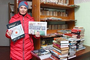 Сотрудники “Крымской газеты”, КИА и “Крымского журнала” подарили книги сельской библиотеке