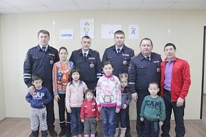 Владимир Колокольцев подписал приказ о награждении полицейских из Иркутска, спасших семерых детей