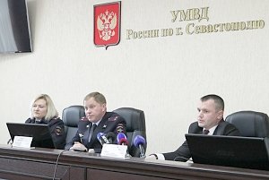 В УМВД России по г. Севастополю прошёл брифинг, на котором были рассмотрены вопросы получения гражданства Российской Федерации и оказания государственных услуг подразделениями УВМ