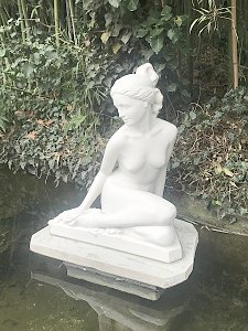 «Пробуждение» Никитского сада началось с установления скульптуры из искусственного мрамора