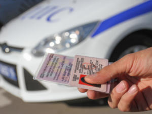У трёх наркоманов из Севастополя заберут водительские права