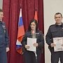 Руководитель севастопольского чрезвычайного ведомства вручил благодарственные письма полицейским, спасшим людей при пожаре