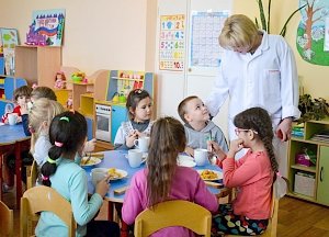 В детских садах и школах Черноморского района проверили качество питания