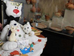 Керченские дети устроили чаепитие с учёным котом