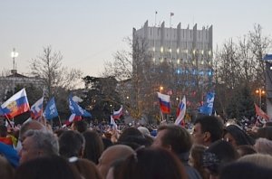 5 лет вместе с Россией. Сотрудники севастопольского чрезвычайного ведомства обеспечили пожарную безопасность жителей и гостей города во время праздничного концерта