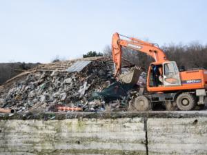Коммунальные службы Ялты продолжают ликвидировать мусорные свалки в регионе