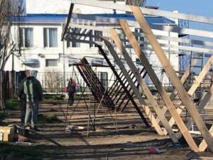В Феодосии арендатор пляжа «Динамо» начал его благоустройство