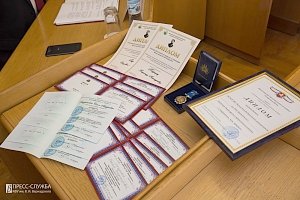 Андрей Фалалеев раздал награды сотрудникам университета