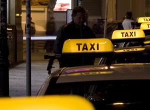 ВЦИОМ: Более четверти россиян считают завышенными цены на такси