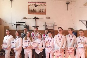 В столице Крыма состоялись соревнования по фехтованию на шпагах