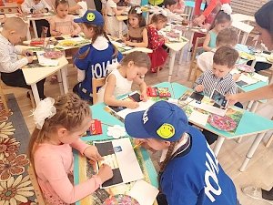 Юнкоры пресс-центра ЮИД Севастополя проводят полезные занятия с воспитанниками детских садов