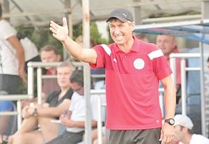 За четыре года существования Премьер-лиги в «ТСК-Таврию» пришёл шестой тренер