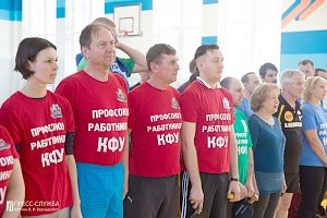 В турнире по настольному теннису между сотрудников КФУ победила команда Таврической академии