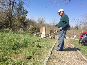 К 75-летию освобождения Крыма от немецко-фашистских захватчиков студенты КФУ провели субботник