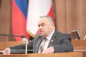 Ефим Фикс поздравил крымчан с Днем Конституции Республики Крым