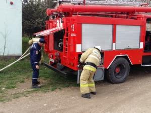 Сотрудники МЧС тушили условный пожар в кабинете главы администрации одного из сёл Крыма