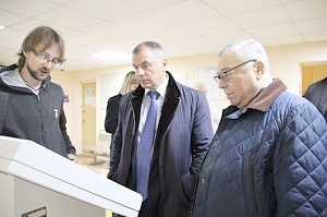 Владимир Константинов посетил Симферопольскую поликлинику № 4