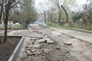 Общественники провели мониторинг недоделанных дворов Крыма