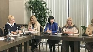 Вице-премьер Кивико сказала на ЯМЭФ о женщинах Крыма, их победах и проблемах