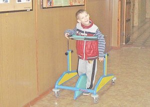 Юному джанкойцу необходимы средства реабилитации чтобы научиться ходить